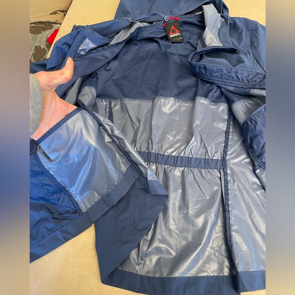 XL Women’s packable vented, hooded windbreaker jacket NWOT - Picture 9 of 14